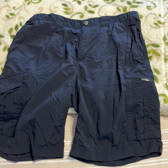 Columbia Men’s Shorts - Picture 2 of 3